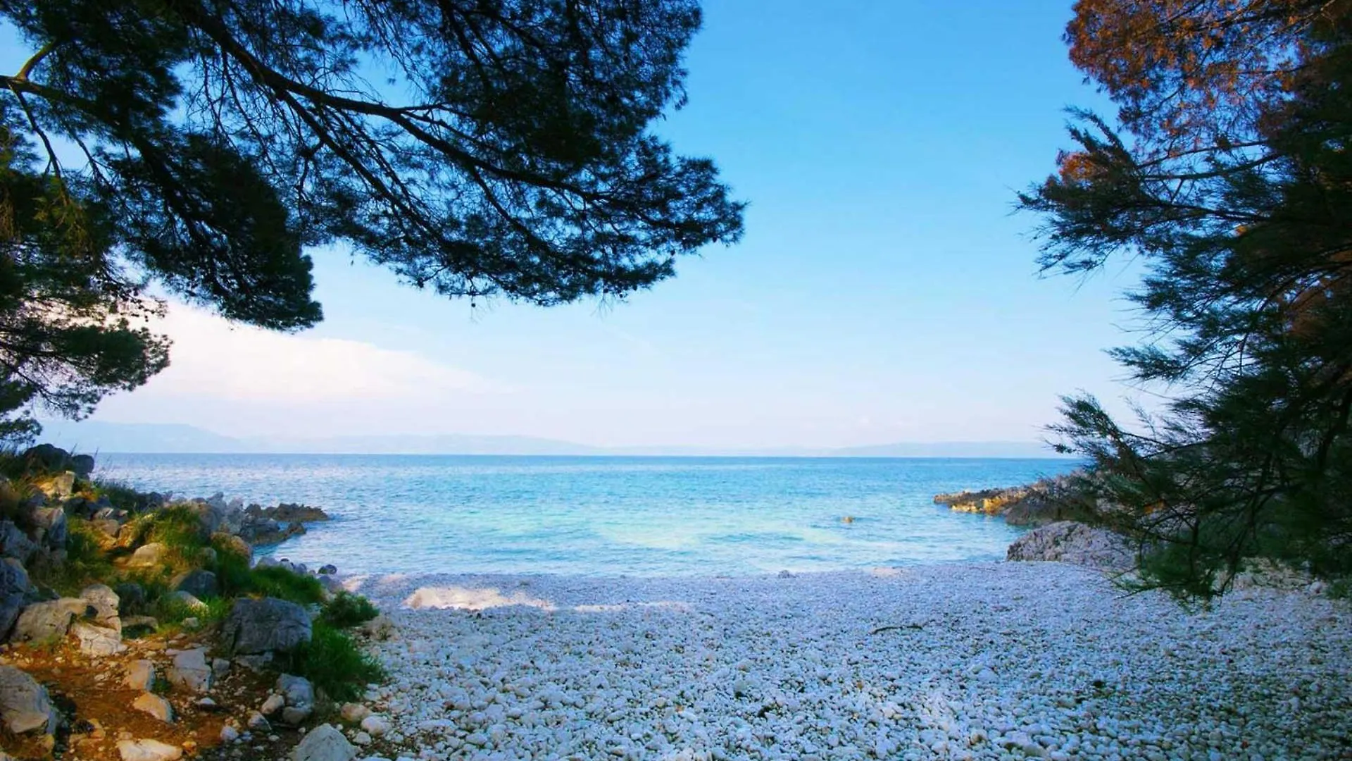 Villa Dorijana, A Beachfront Holiday Home, Pets Welcome! Plomin