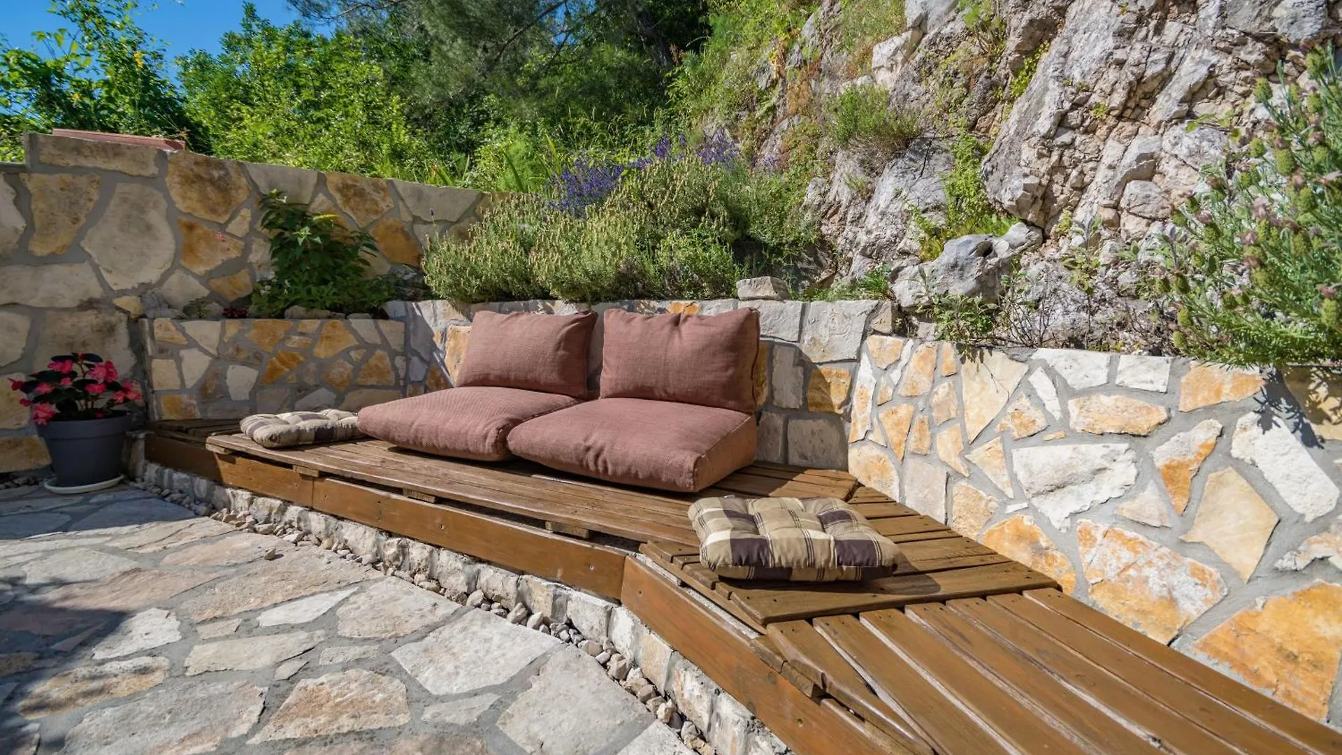 Villa Dorijana, A Beachfront Holiday Home, Pets Welcome! Plomin Kroatien