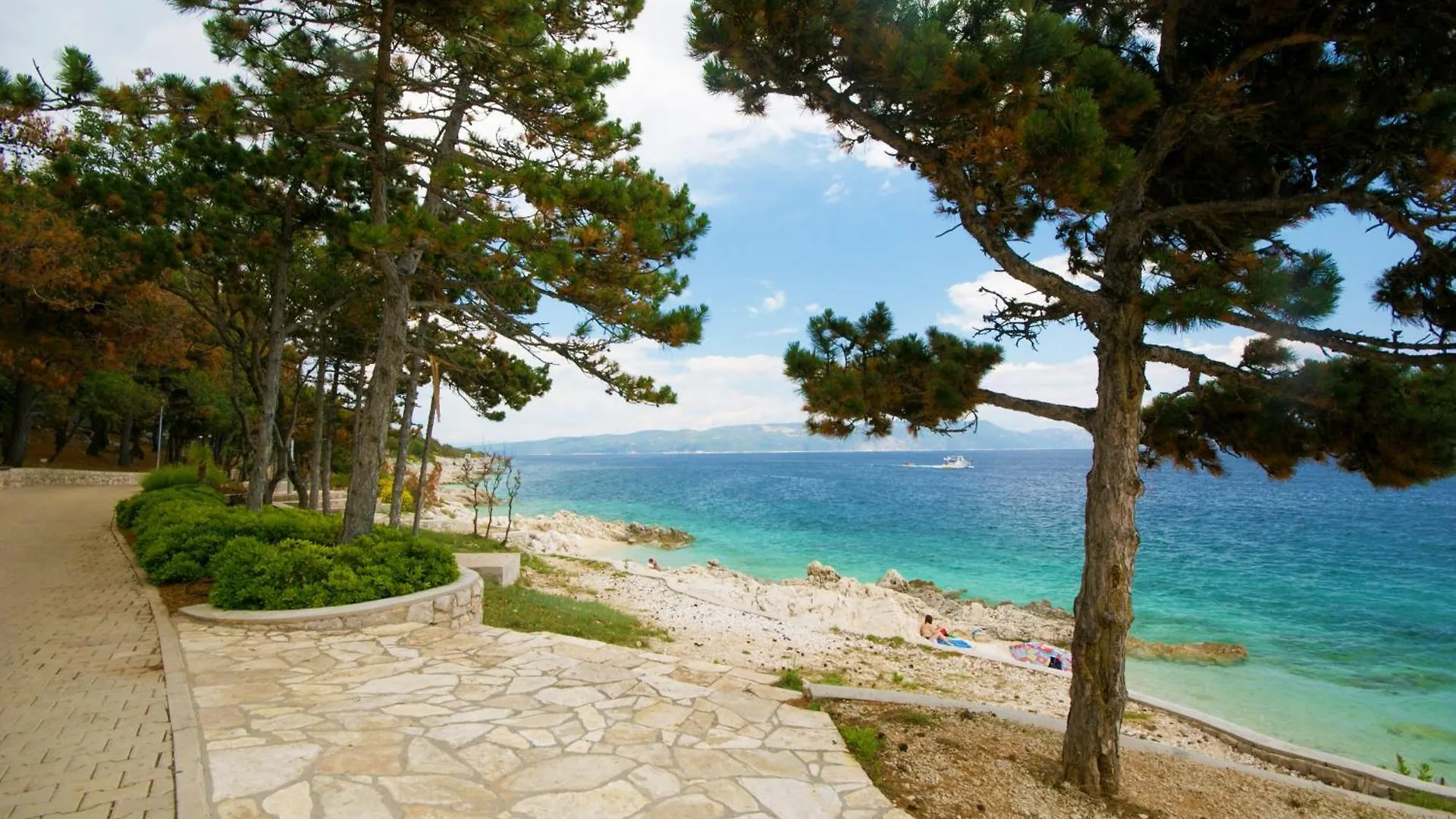 Villa Dorijana, A Beachfront Holiday Home, Pets Welcome! Plomin