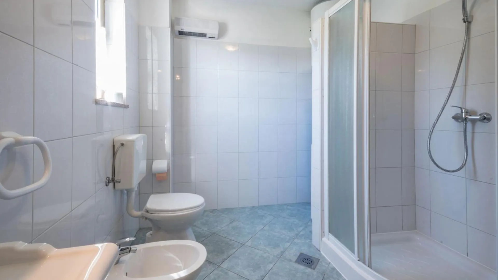 Villa Dorijana, A Beachfront Holiday Home, Pets Welcome! Plomin 0*,