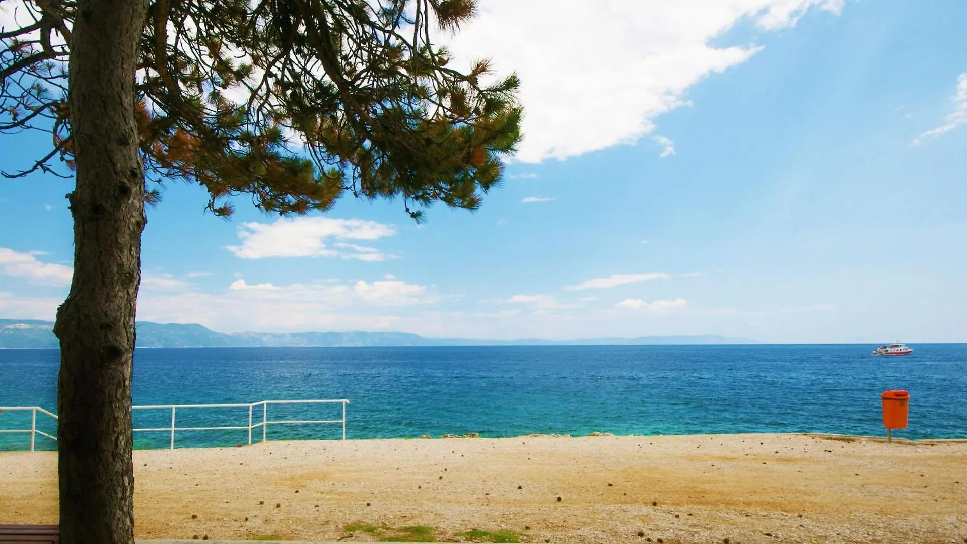 Villa Dorijana, A Beachfront Holiday Home, Pets Welcome! Plomin