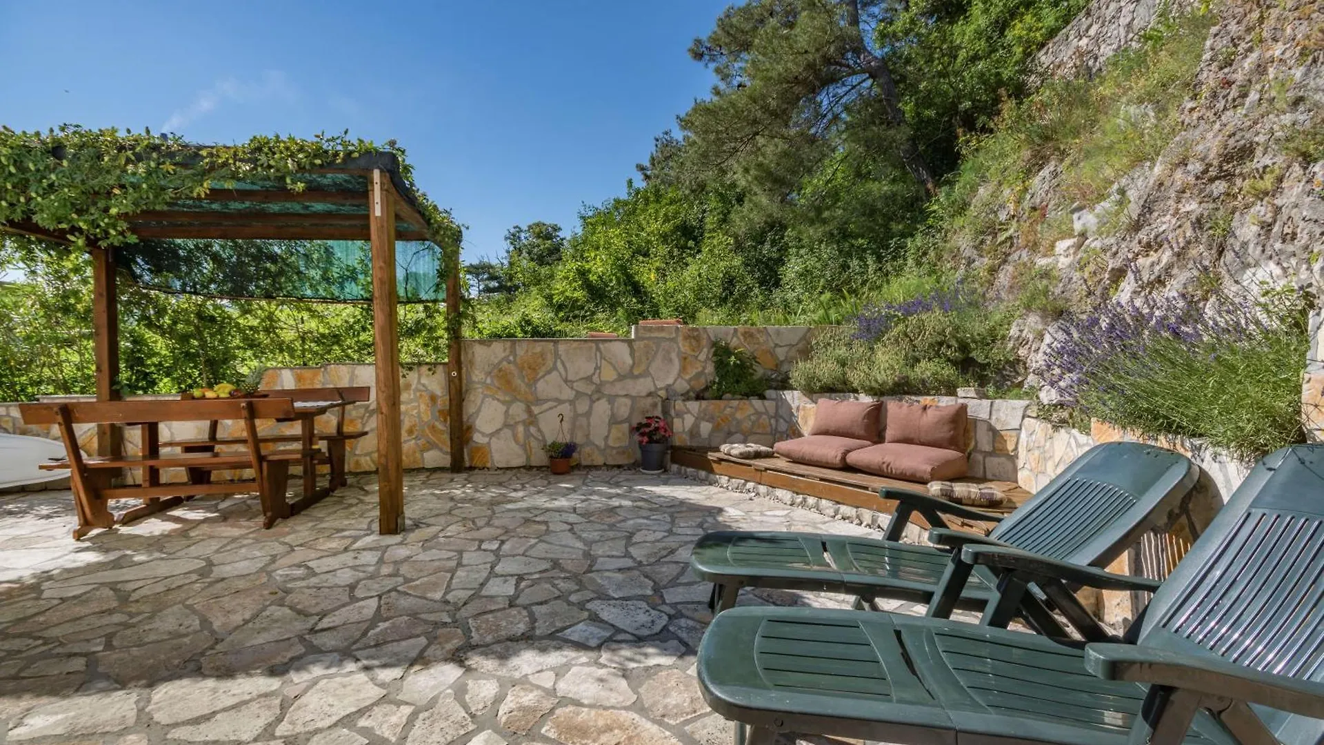 Villa Dorijana, A Beachfront Holiday Home, Pets Welcome! Plomin