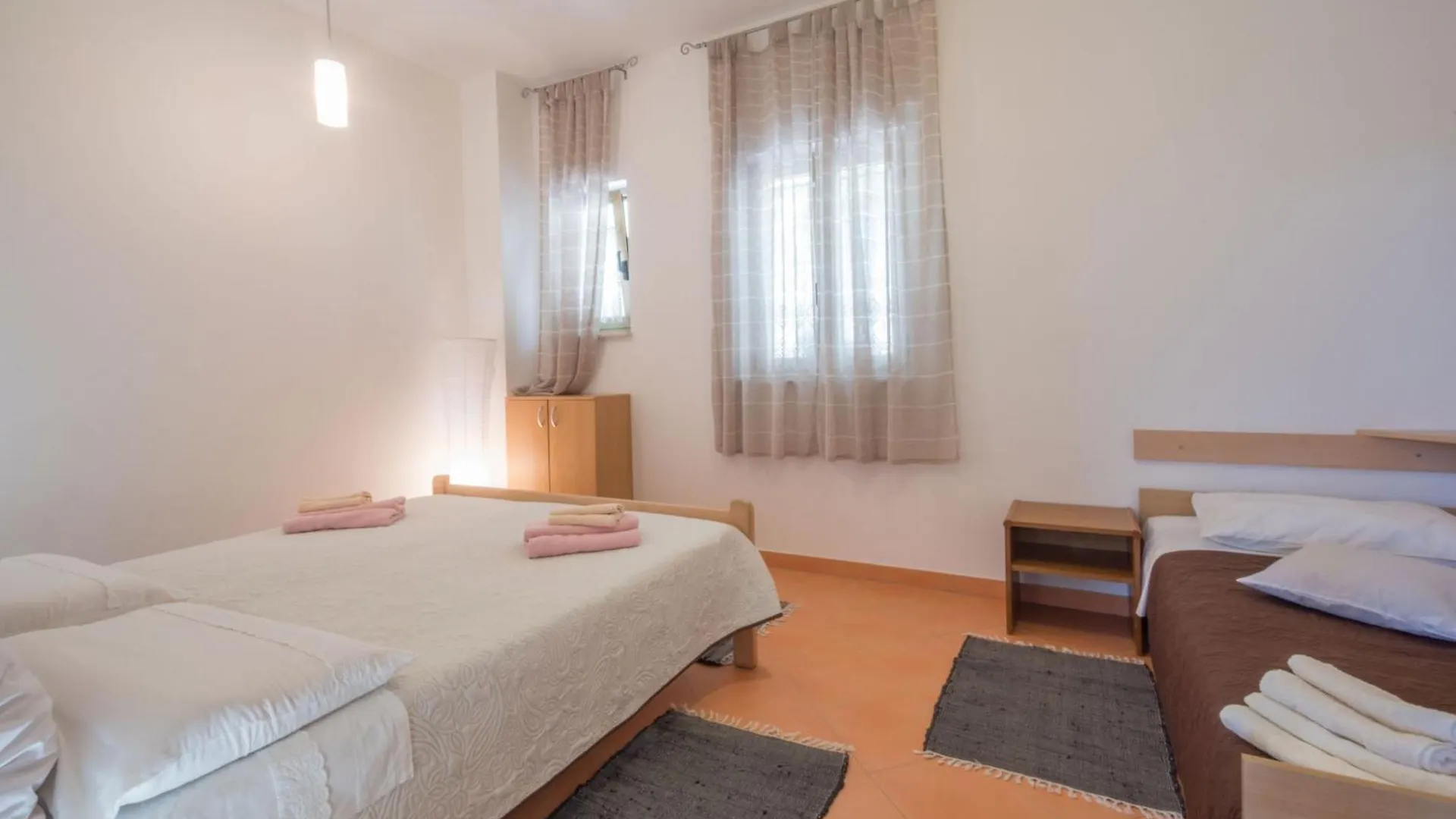 Villa Dorijana, A Beachfront Holiday Home, Pets Welcome! Plomin Kroatien
