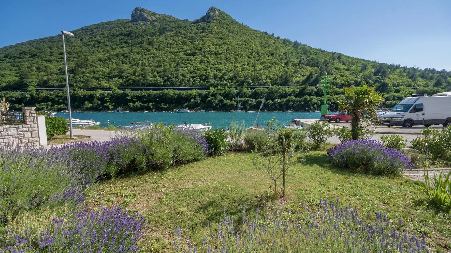 Villa Dorijana, A Beachfront Holiday Home, Pets Welcome! Plomin 0*,  Kroatien
